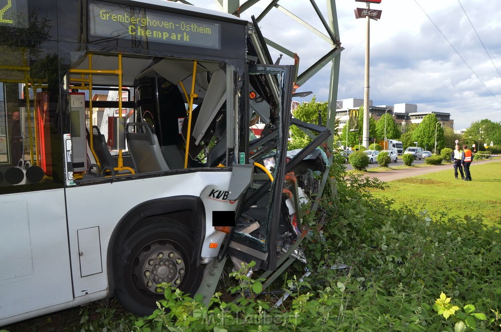 Schwerer Bus Unfall Koeln Porz Gremberghoven Neuenhofstr P416.JPG - Miklos Laubert